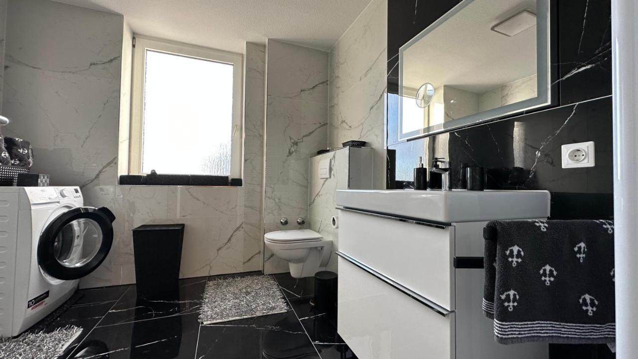Ferienwohnung Mit Blick Aufs Meer In Вильгельмсхафен Экстерьер фото